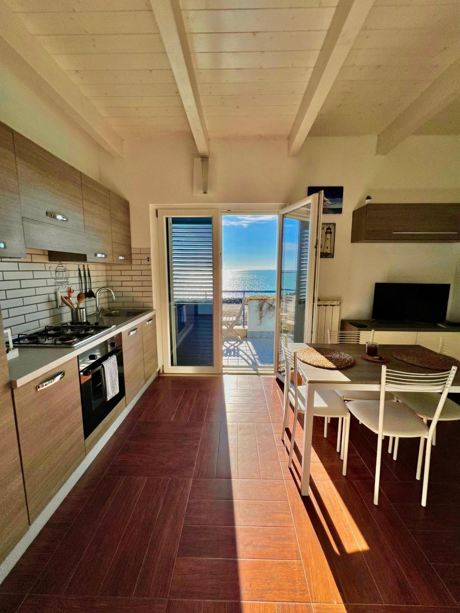 Alba Suite-rome Airport Fco-fronte Mare Apartamento